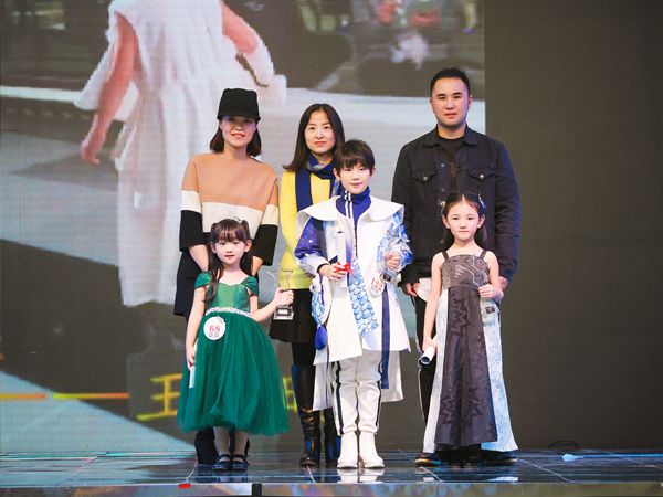 2017一带一路少儿模特大赛冠亚季合照